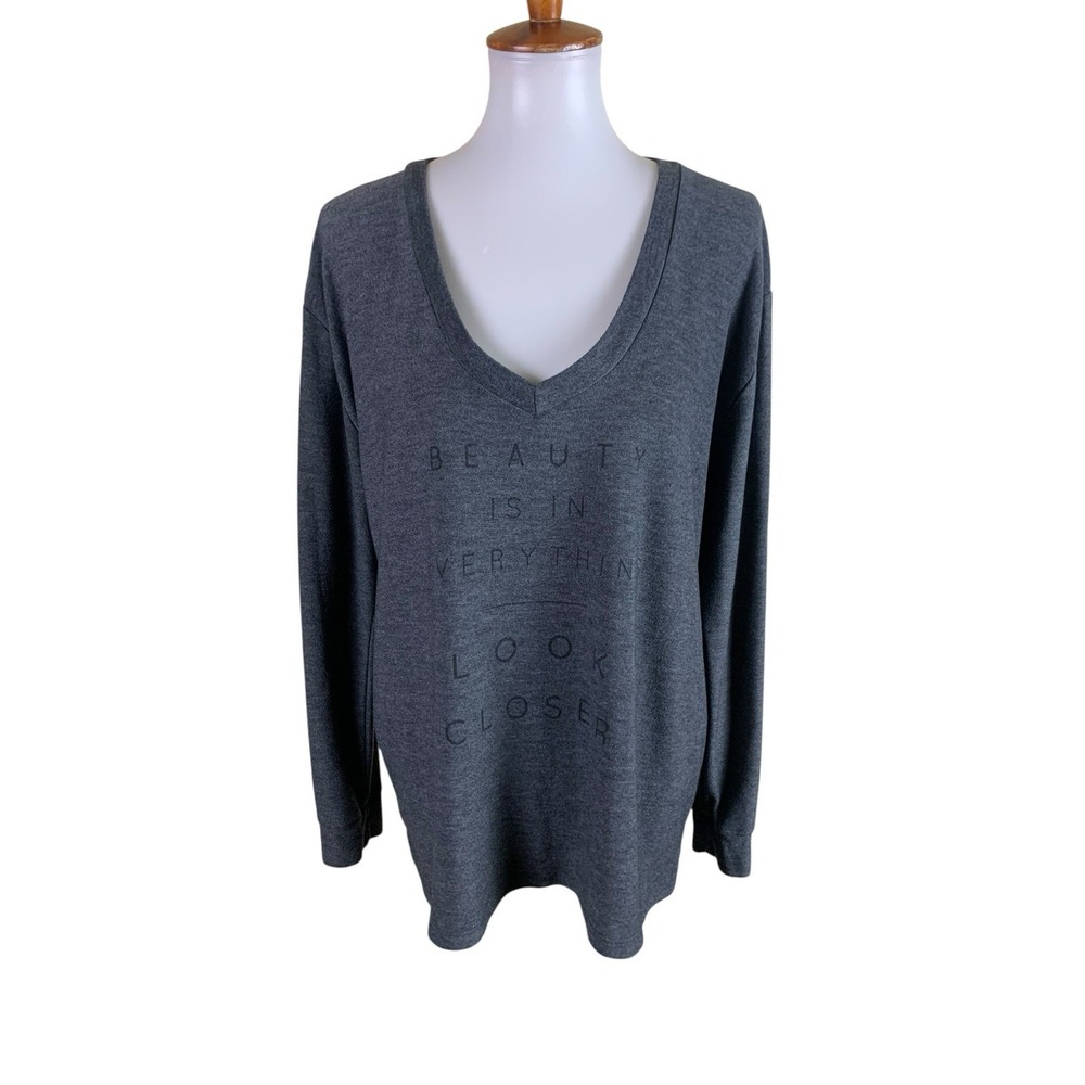 Good Hyouman Gray Beauty Is In Everything Graphic V Neck Top M